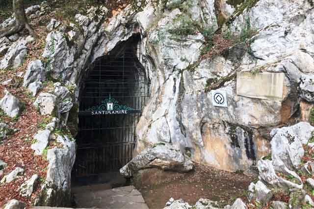Visitar las Cuevas de Santimamiñe desde Gaztelugatxe