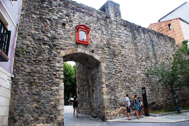 Puerta de San Juan de Bermeo a Gaztelugatxe