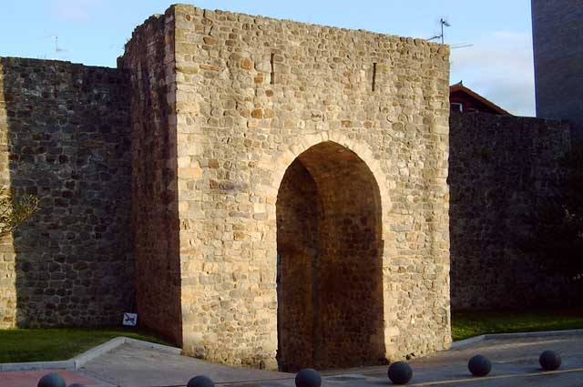 Puerta de San Juan de Bermeo a Gaztelugatxe